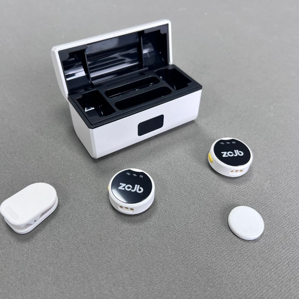 Sleek Wireless Lapel Mic with Charger