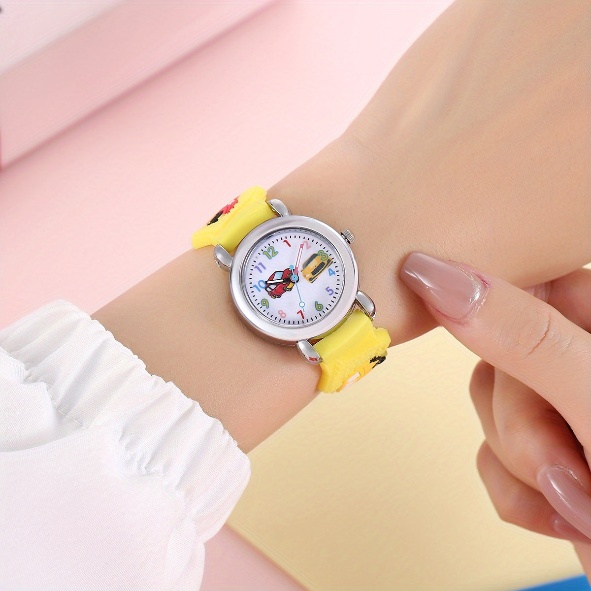 1pc Boys Girls Teen Cute Car Print Round Dial Quartz Watch For Gift Daily Life
