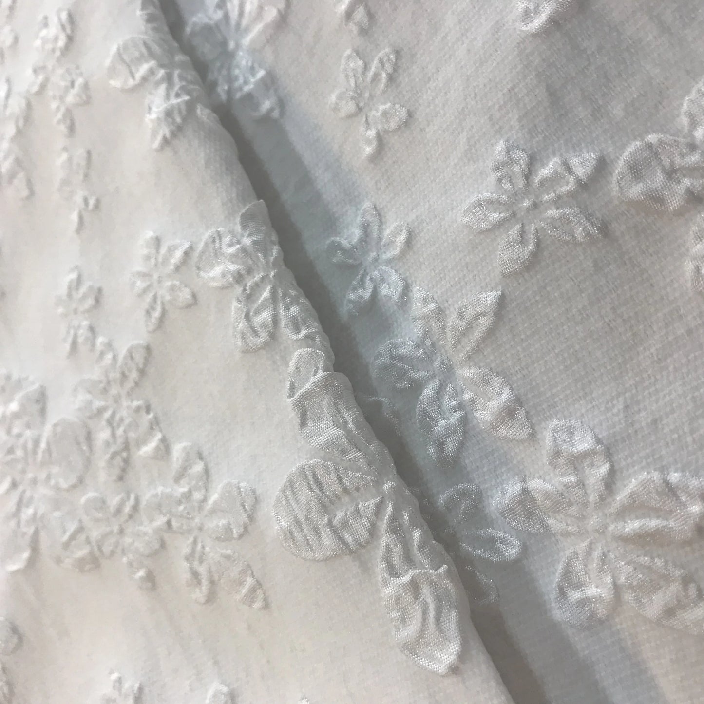 Factory Direct Wholesale 100% Polyester Custom Jacquard Fabrics Three Dimensional Floral Pattern Embossed Jacquard Dress Fabrics