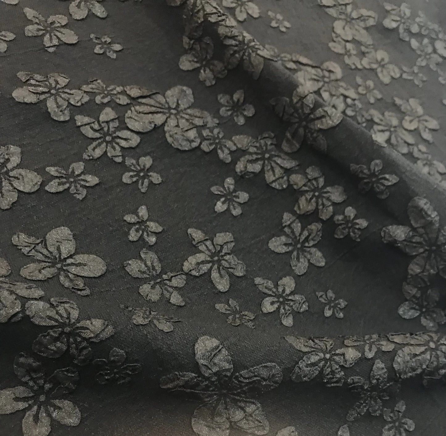 Factory Direct Wholesale 100% Polyester Custom Jacquard Fabrics Three Dimensional Floral Pattern Embossed Jacquard Dress Fabrics
